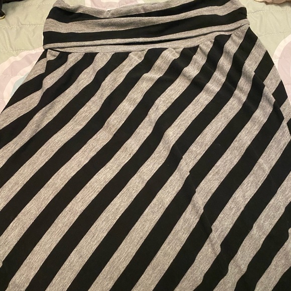 Maxi skirt. - Picture 2 of 3